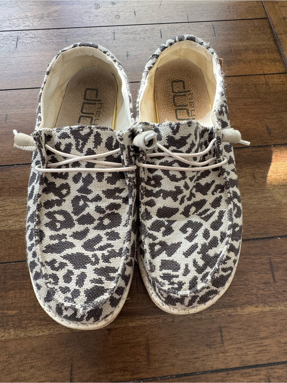 Hey Dude Womens Wally Print Slip-On Shoes in Beige Leopard 8